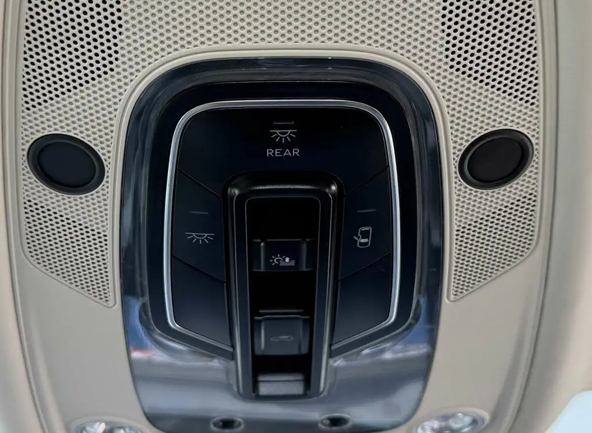 2016-bentley-bentayga-60-w12-big-27