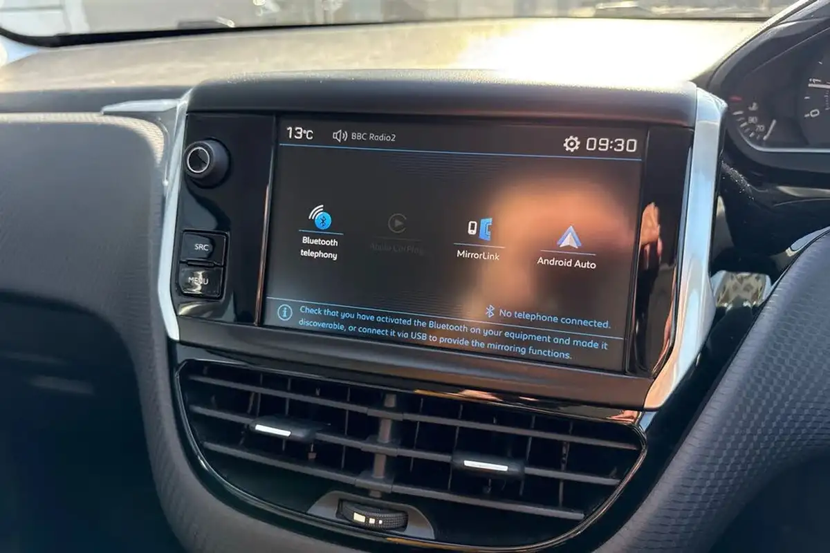 2018-peugeot-208-12-puretech-active-82bhp-ss-big-38