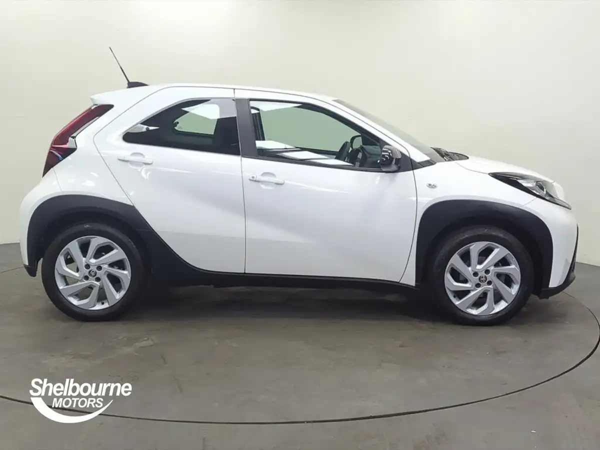 2023-toyota-aygo-x-10-vvt-i-pure-cvt-big-2