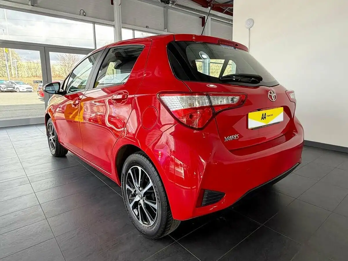 2019-toyota-yaris-15-vvt-i-icon-tech-111bhp-1496cc-big-5