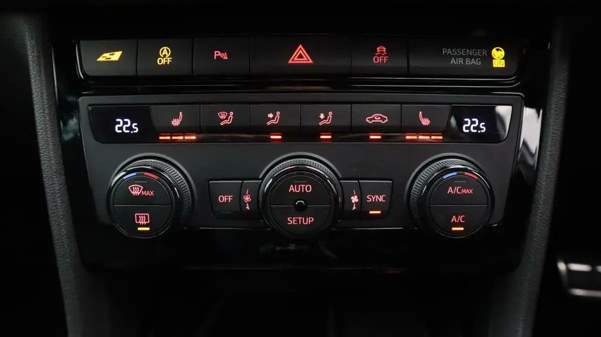 2020-seat-leon-20-tsi-cupra-300-lux-big-12