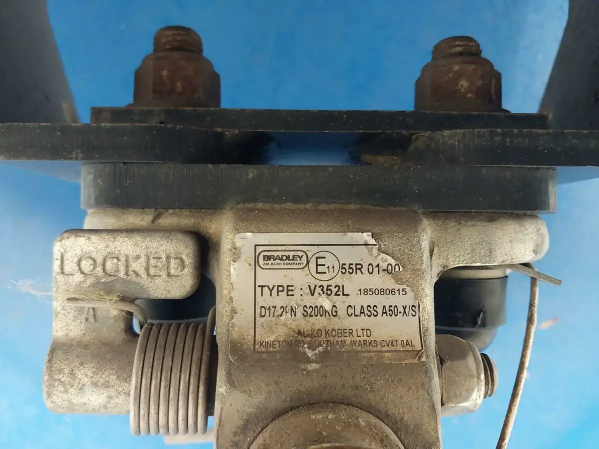2021-toyota-hi-lux-28d-4d-invincible-x-at35-204hpeu6dt-e-big-17