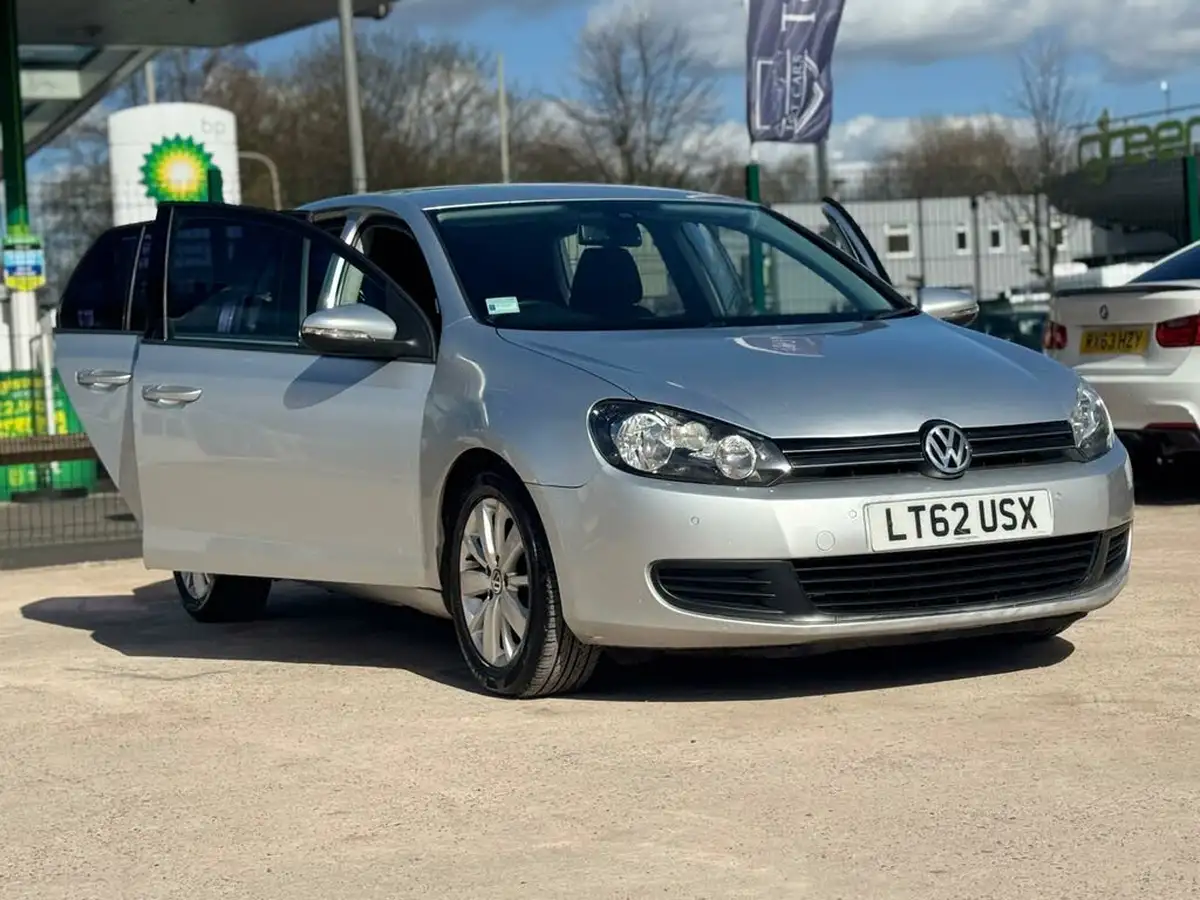2012-volkswagen-golf-16td-blue-motion-match-5d-big-13