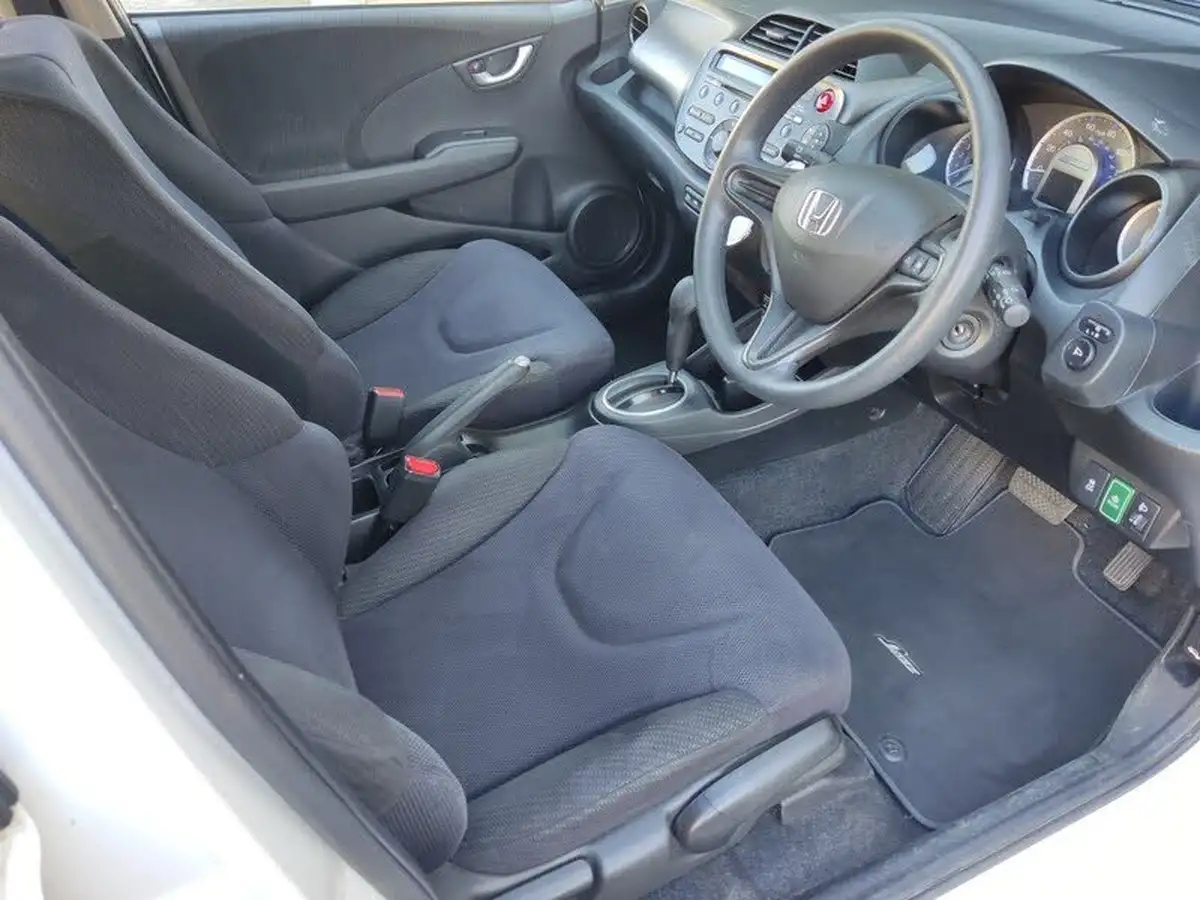 2012-honda-jazz-13-he-big-11