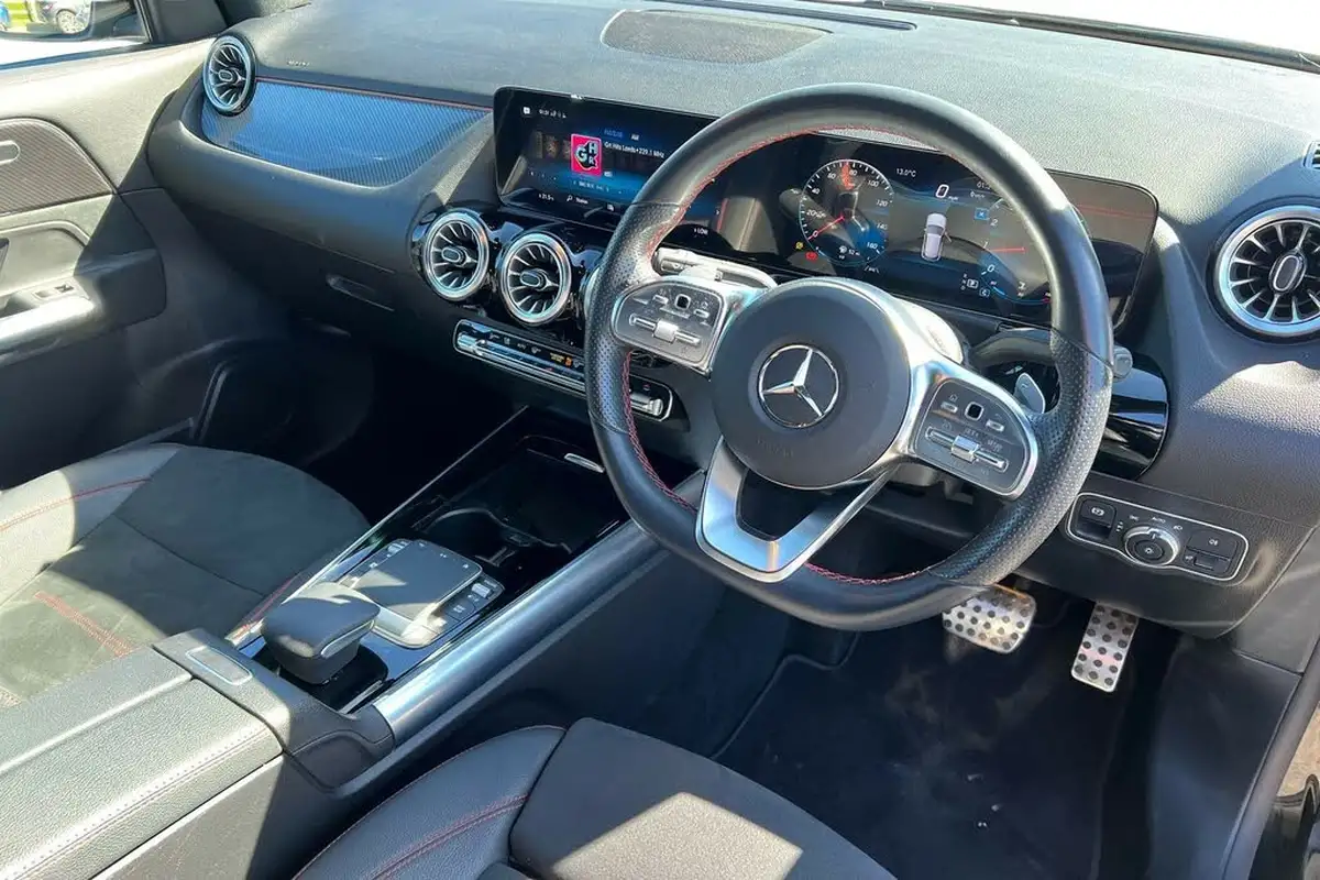 2022-mercedes-benz-gla-class-13-gla-200-amg-line-premium-big-5