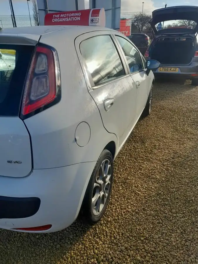 2011-fiat-punto-evo-14-gp-8v-5d-big-4