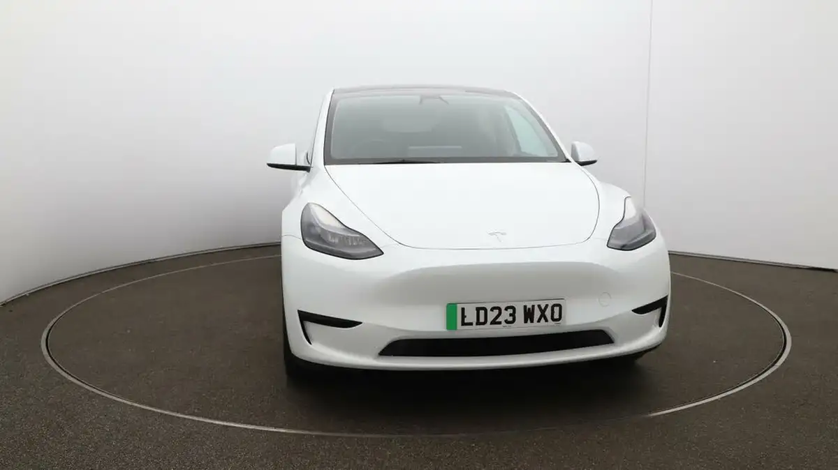 2023-tesla-model-y-e-rwd-big-32