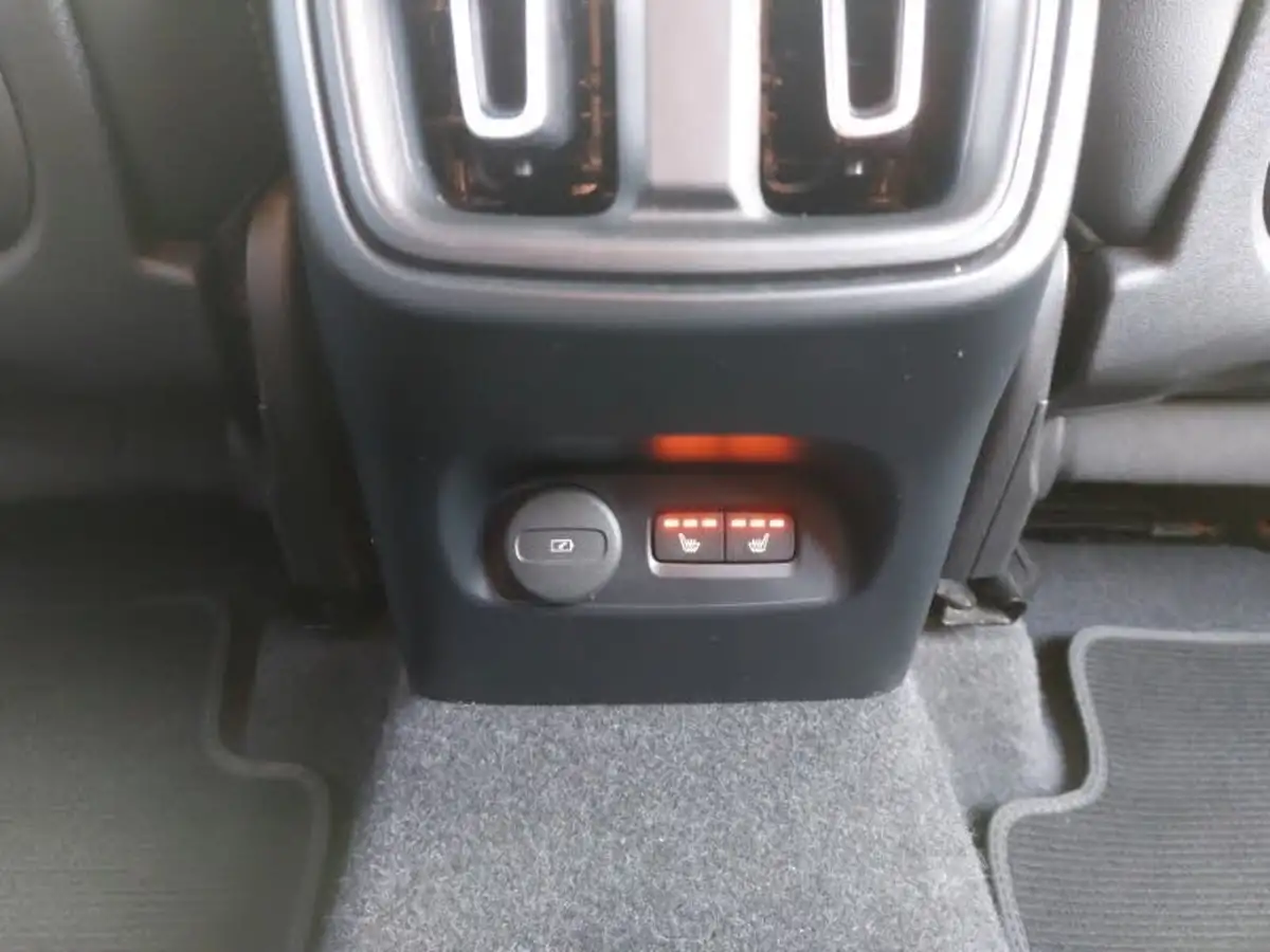 2021-volvo-xc40-15-t3-r-design-161bhp-big-17