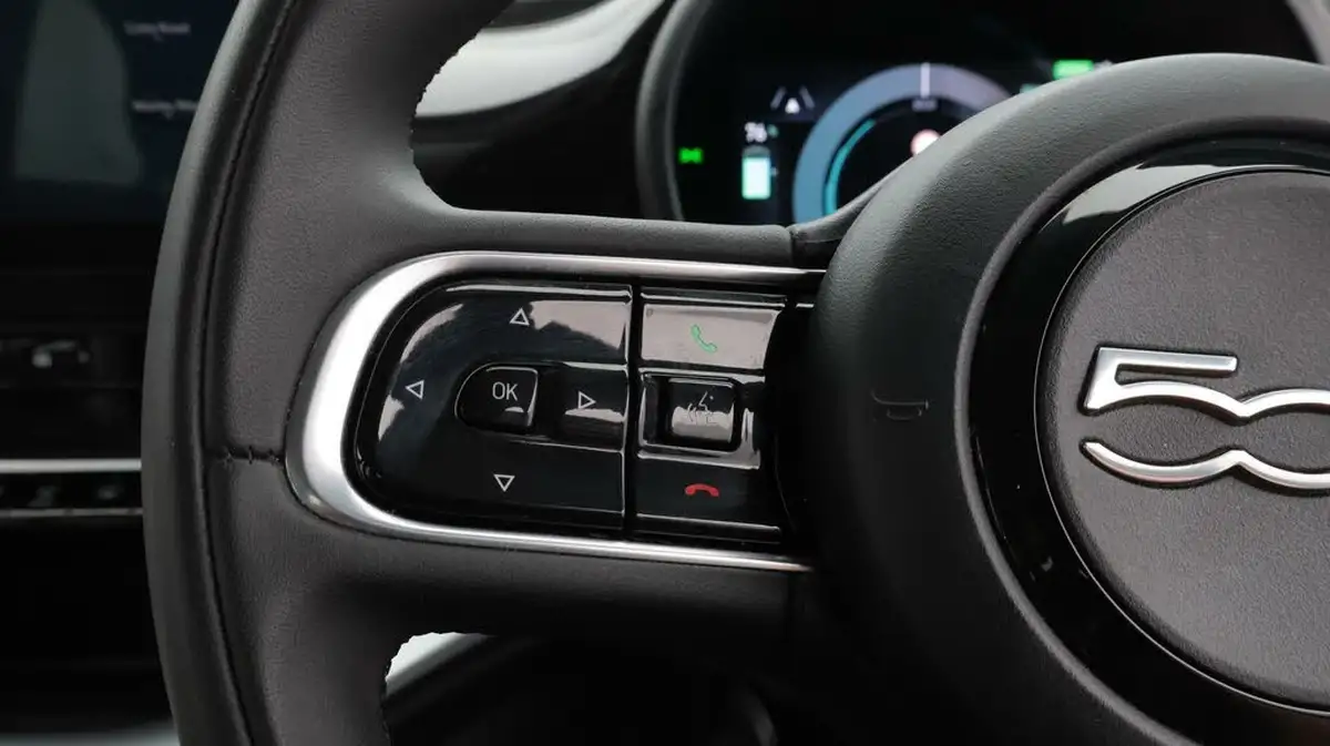 2022-fiat-500-e-icon-117bhp-big-25