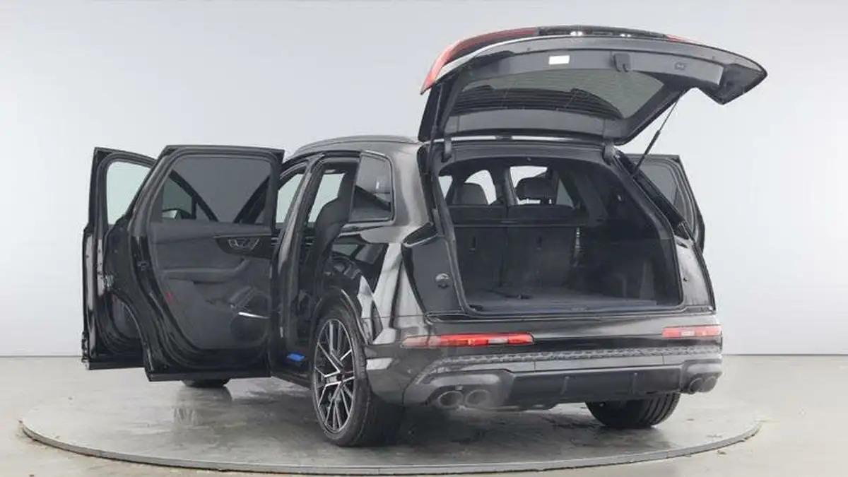2024-audi-sq7-40-tfsi-black-edition-suv-big-10