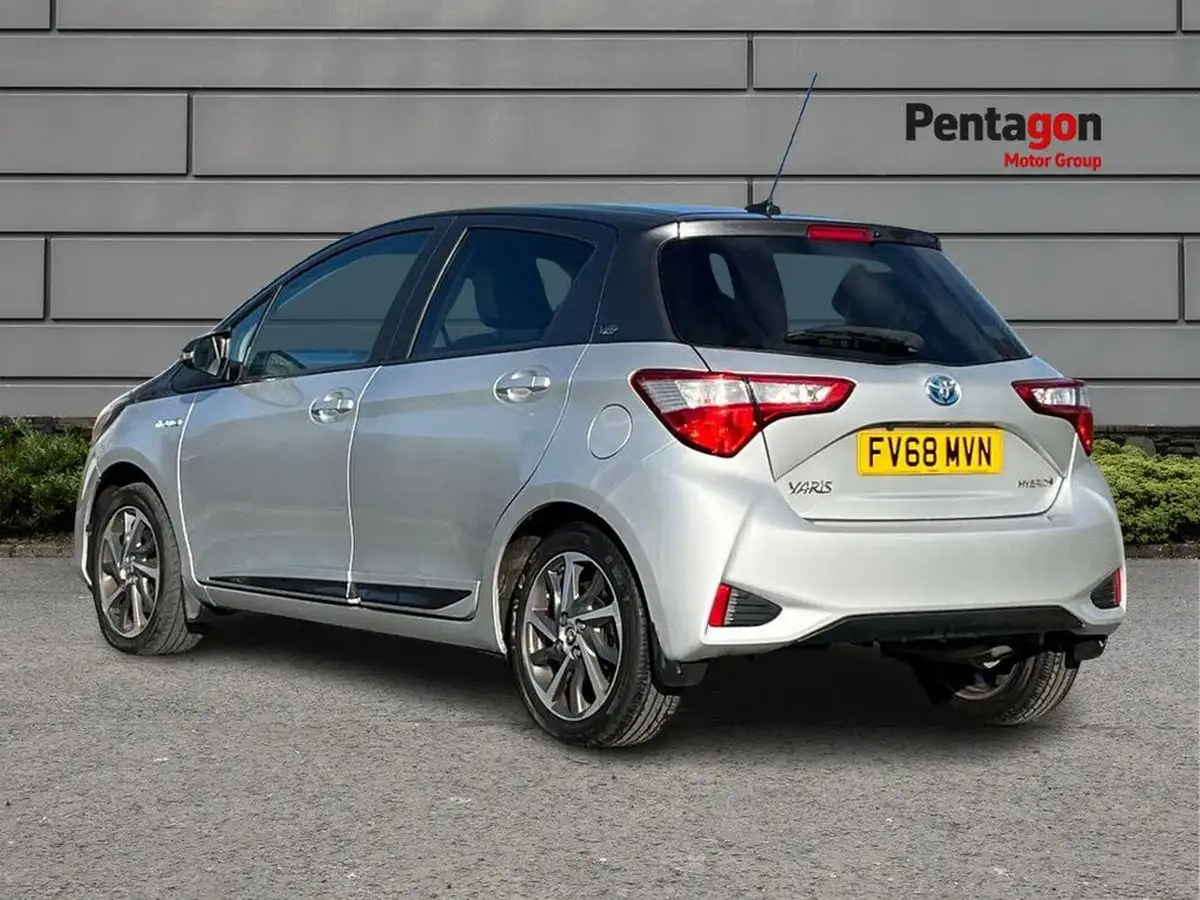 2019-toyota-yaris-15-vvt-i-y20-98bhp-hybrid-1497cc-e-cvt-big-1