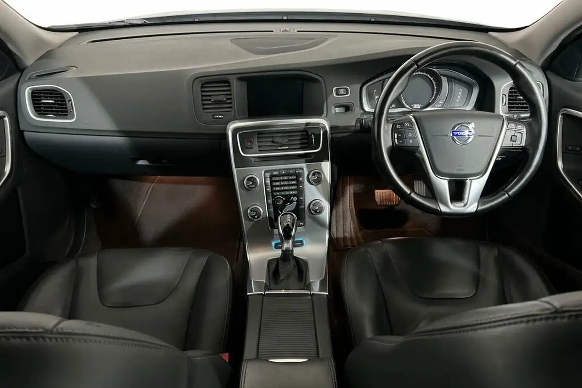 2018-volvo-v60-24td-d5-se-big-9