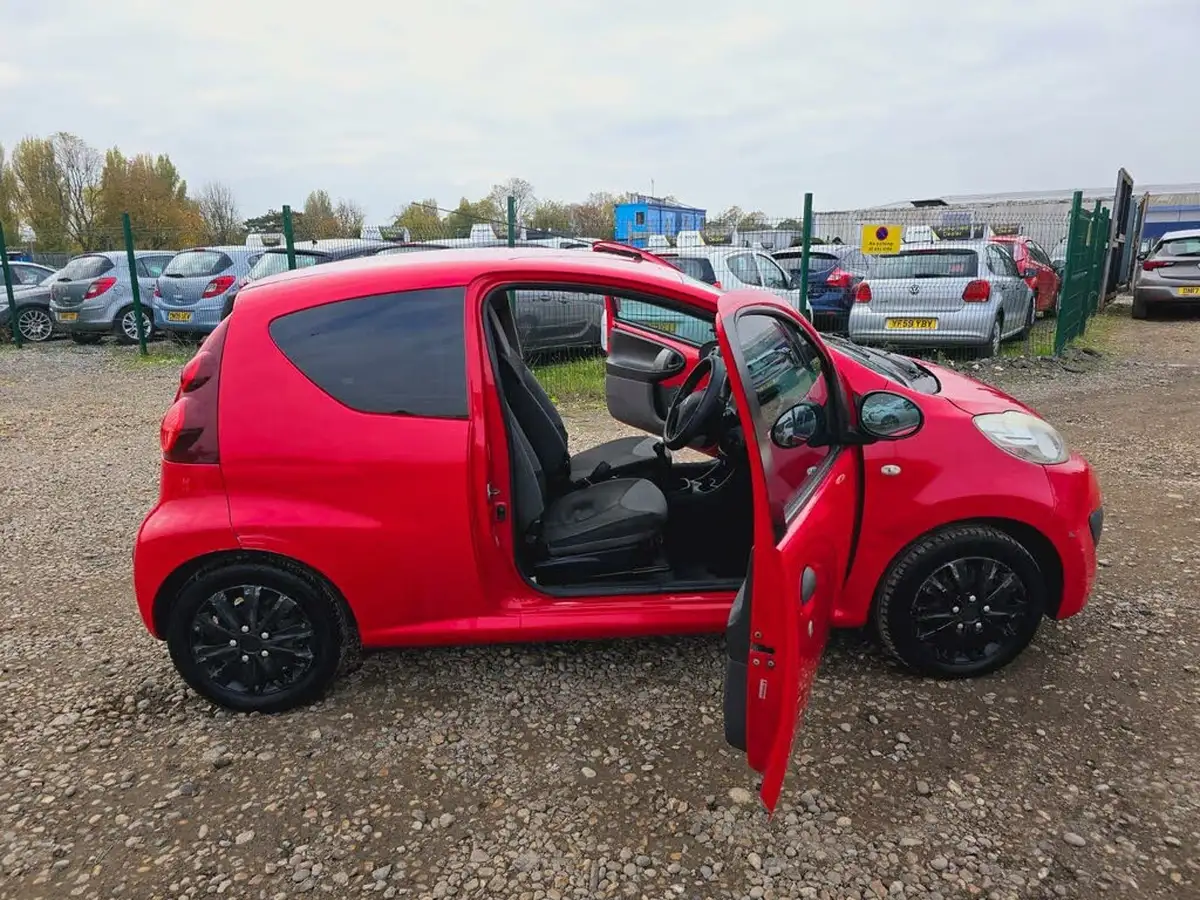 2013-peugeot-107-10-access-big-15