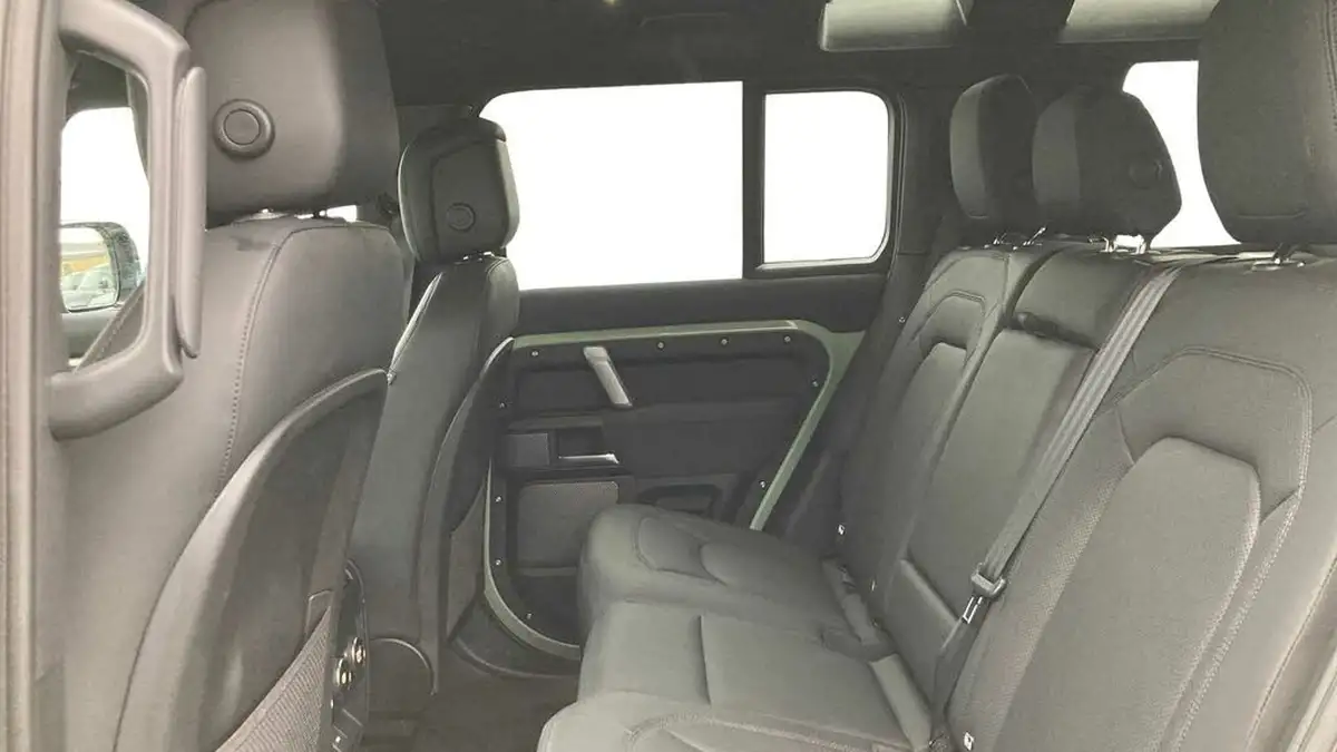 2023-land-rover-110-defender-30-d300-75th-edition-big-3