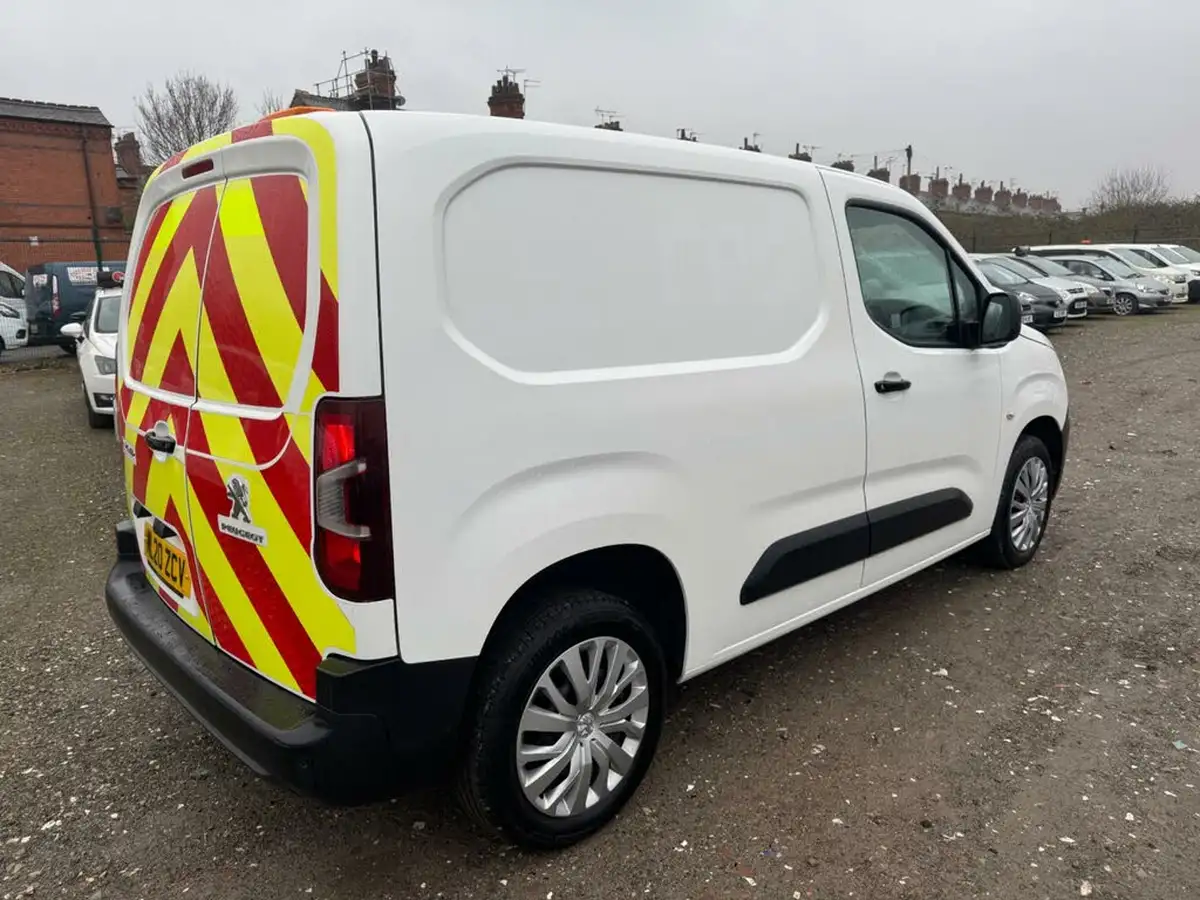 2020-peugeot-partner-15-bluehdi-1000-professional-100ps-eu6dt-panel-big-7