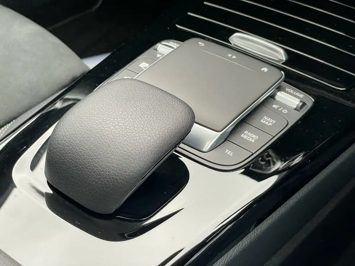 2021-mercedes-benz-a-class-20d-a200d-exclusive-edition-big-41