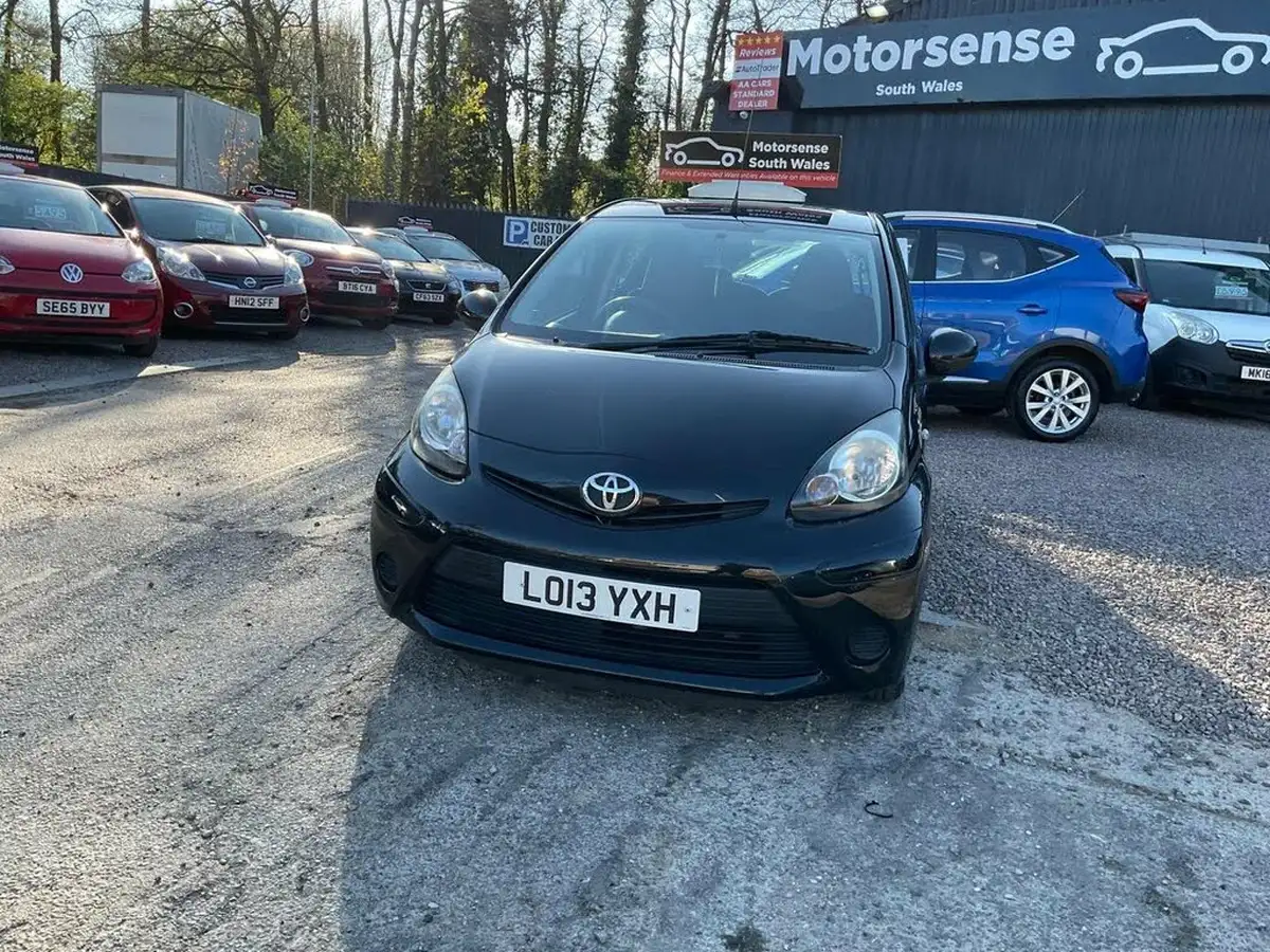 2013-toyota-aygo-10-aygo-ice-5d-big-39