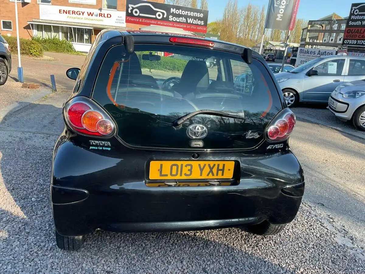 2013-toyota-aygo-10-aygo-ice-5d-big-63