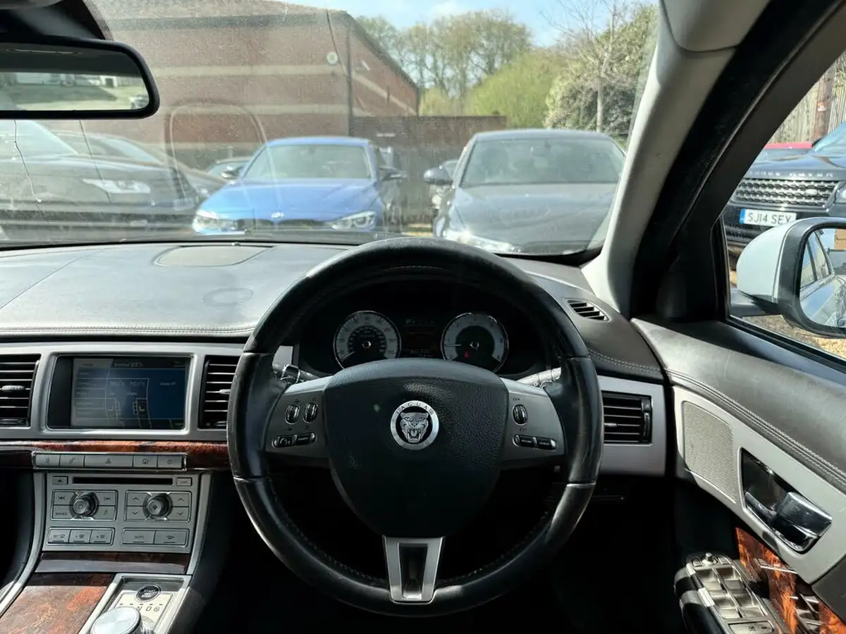 2010-jaguar-xf-30td-premium-luxury-big-22