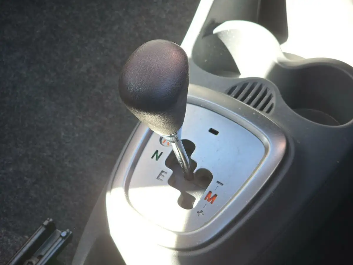 2010-peugeot-107-10-urban-5d-2-tronic-big-8