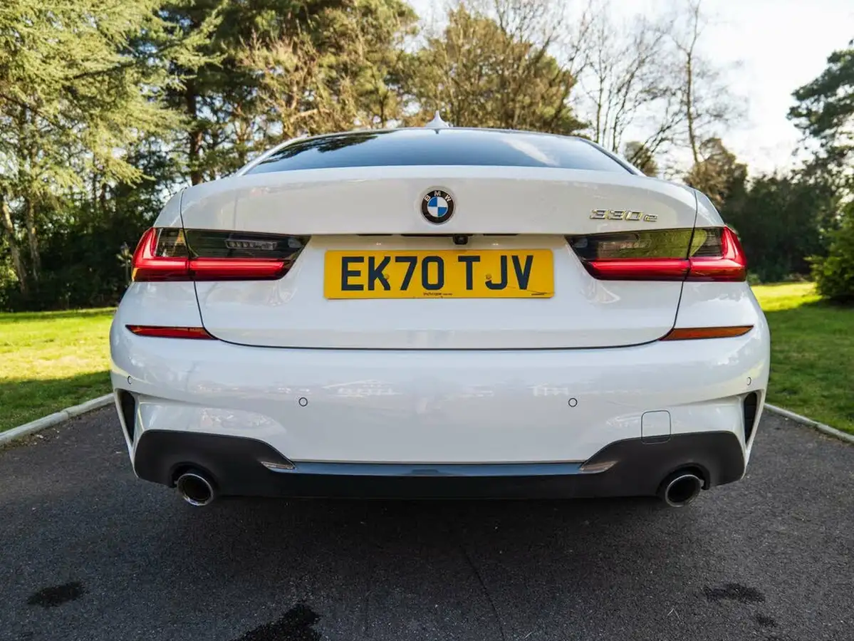 2020-bmw-3-series-20-330e-m-sport-saloon-4d-big-15