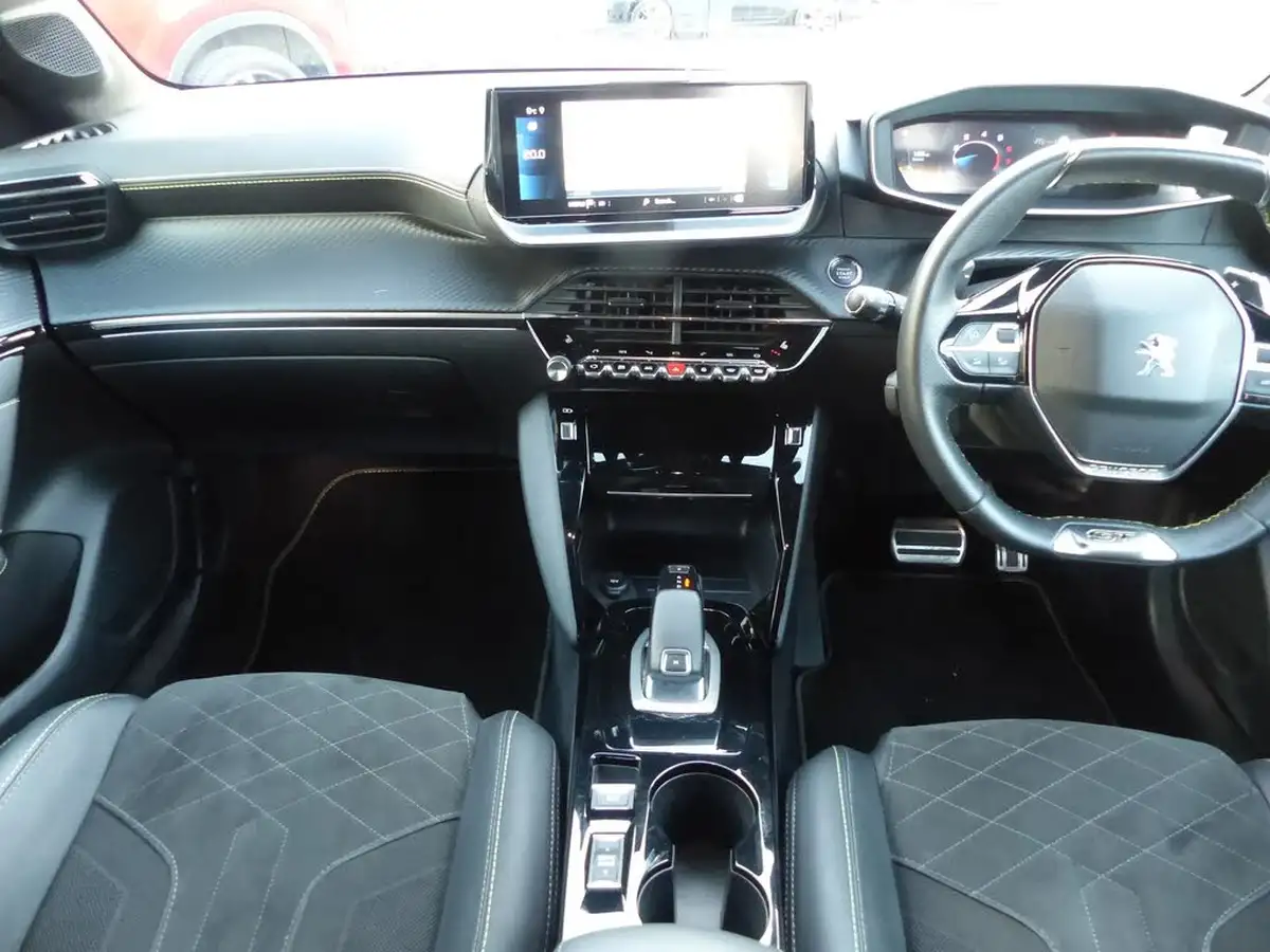2021-peugeot-208-12-puretech-gt-premium-130bhp-eat8-big-9