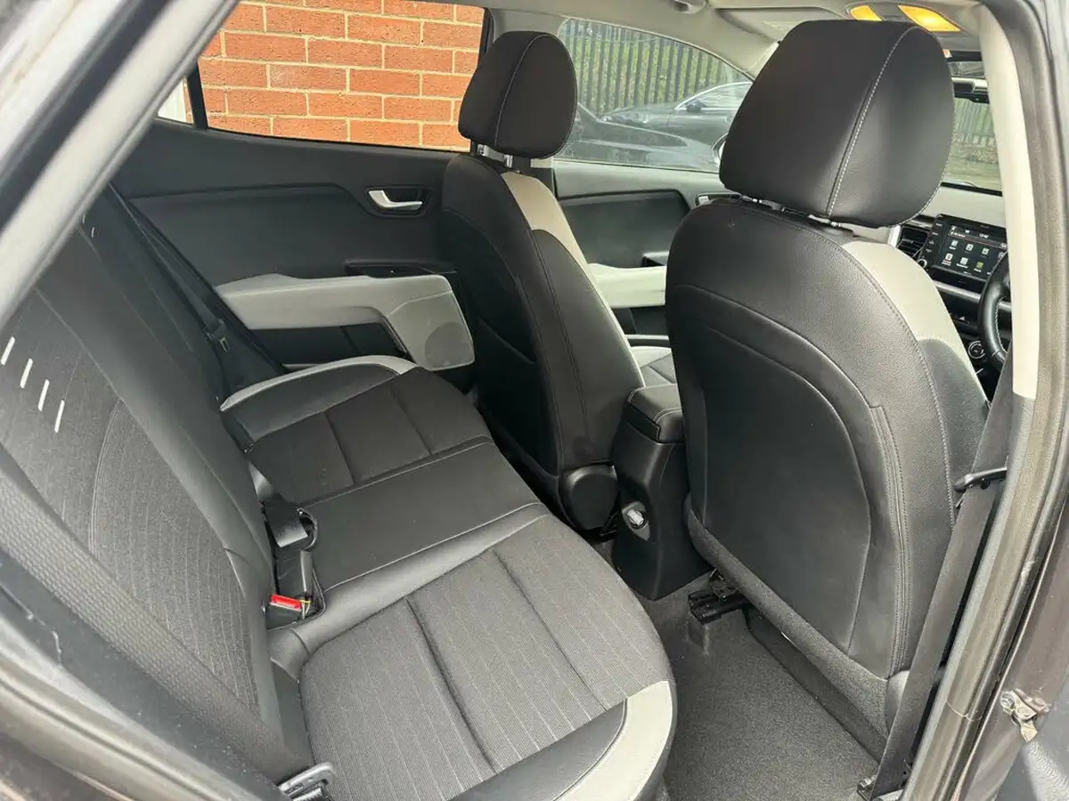 2018-kia-stonic-10-t-gdi-3-big-26