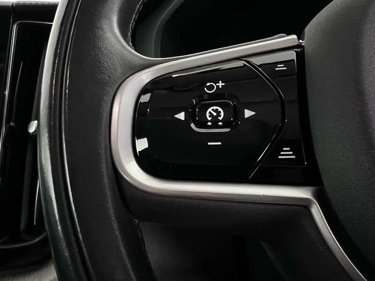 2017-volvo-xc60-20-t8-inscription-pro-twin-engine-big-12