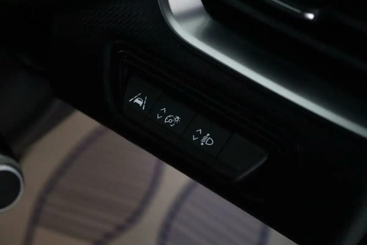 2019-renault-clio-10-sce-iconic-big-16