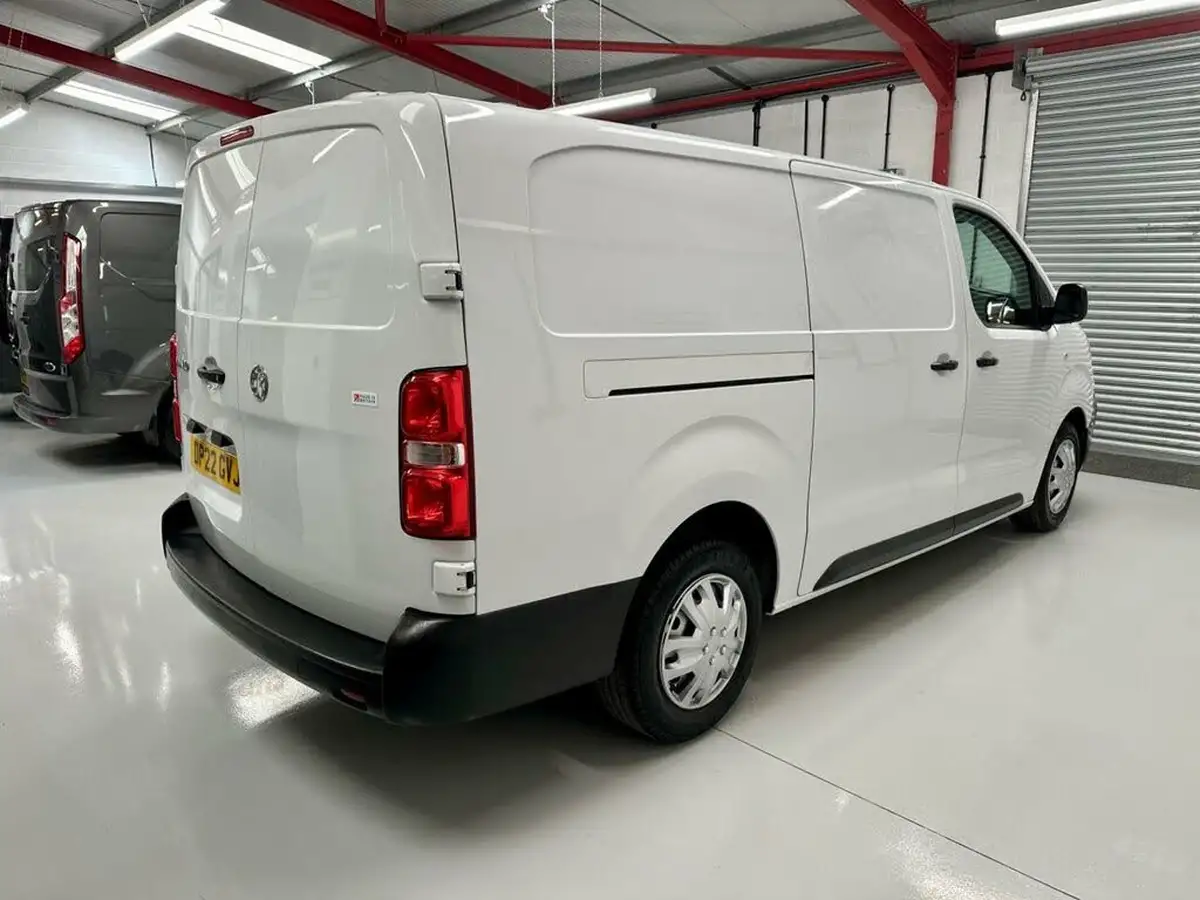 2022-vauxhall-vivaro-15td-2900-l2h1-dynamic-big-3