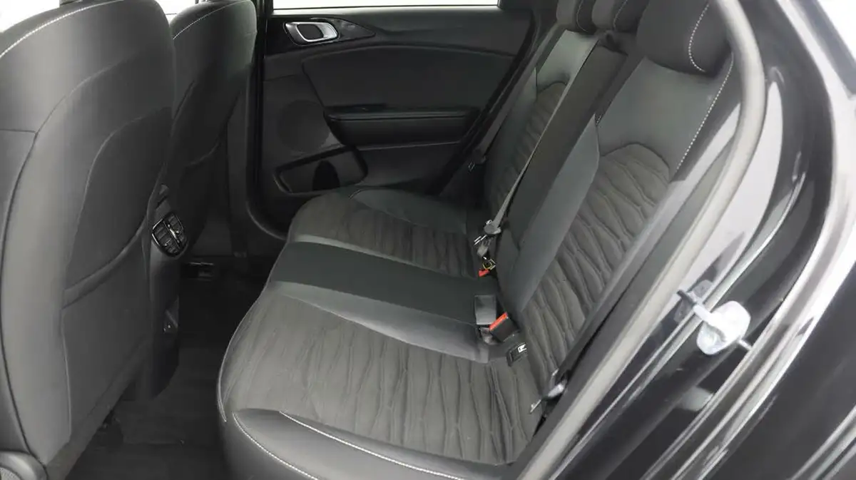 2022-kia-pro-ceed-15-t-gdi-gt-line-big-15