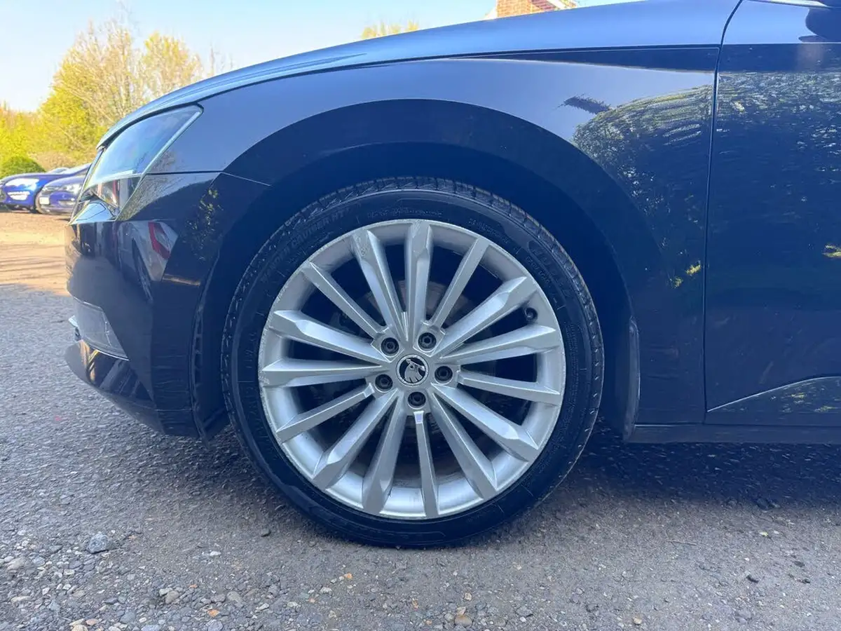 2017-skoda-superb-20tdi-se-l-executive-hatchback-dsg-big-11