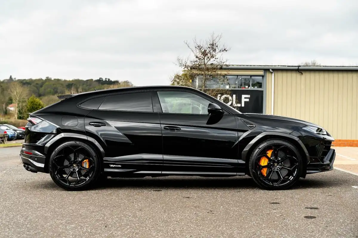 2024-lamborghini-urus-40-no-trim-big-1