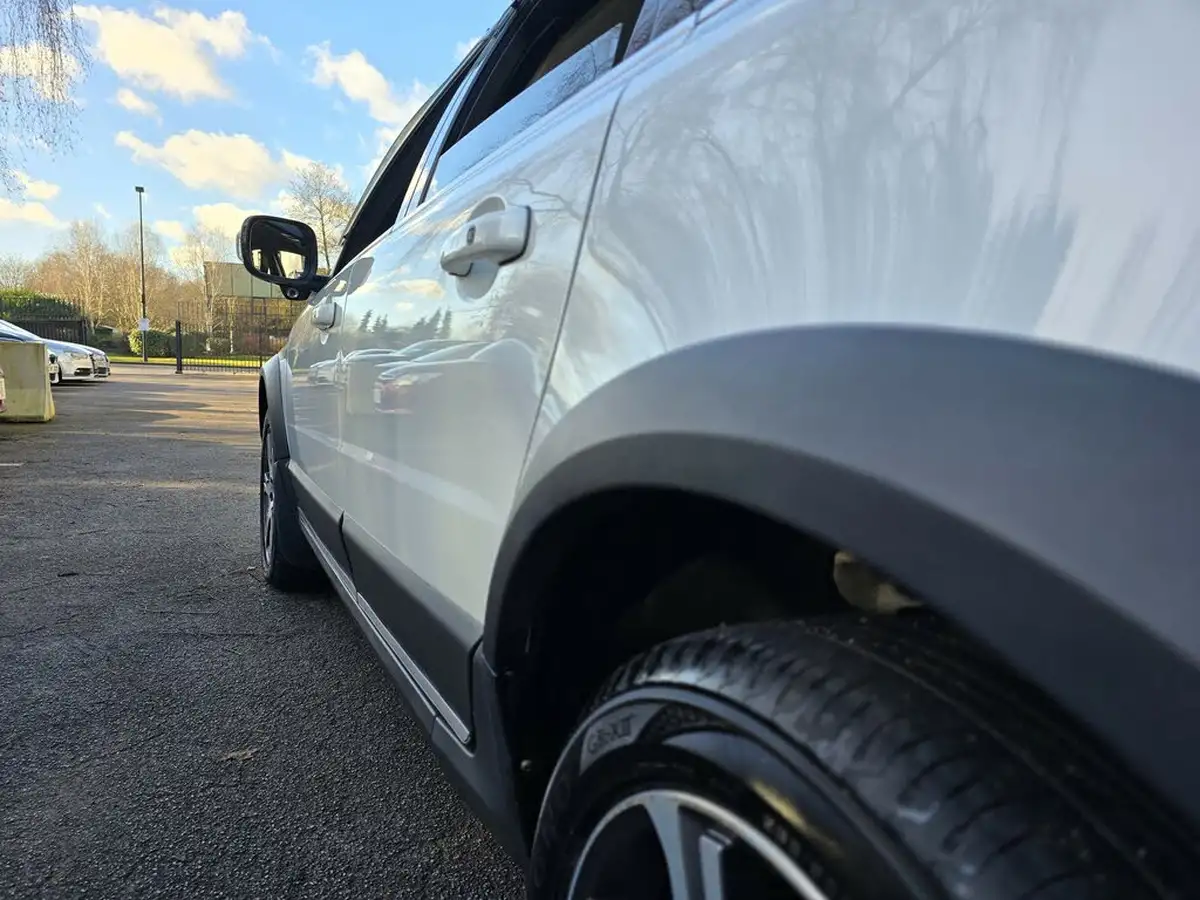 2014-volvo-xc70-30-t6-se-lux-304bhp-awd-big-73