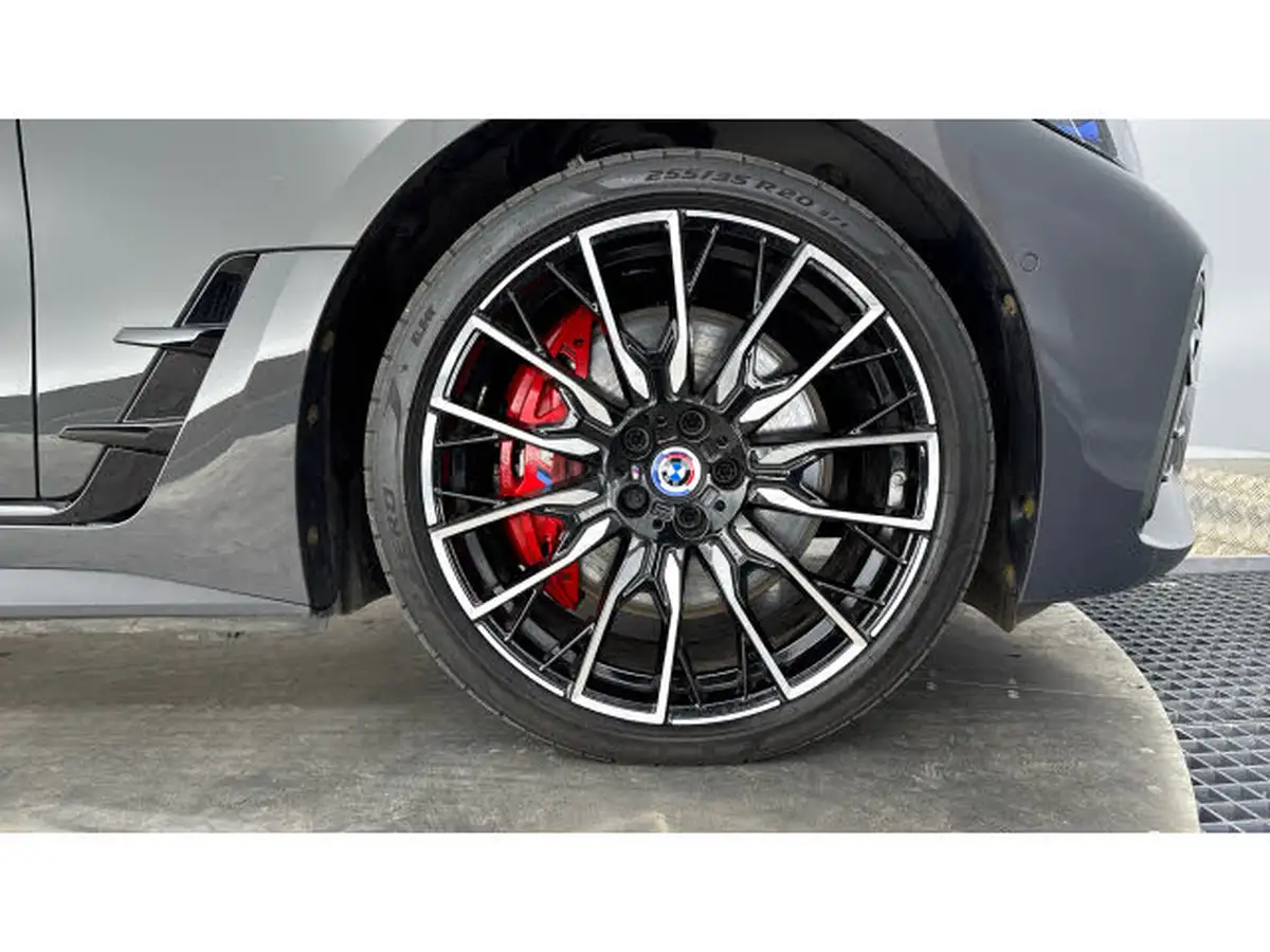 2022-bmw-i4-e-m50-big-13