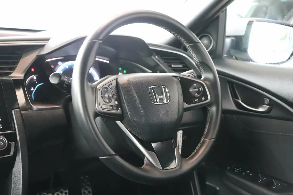 2017-honda-civic-10-vtec-turbo-sr-cvt-big-14