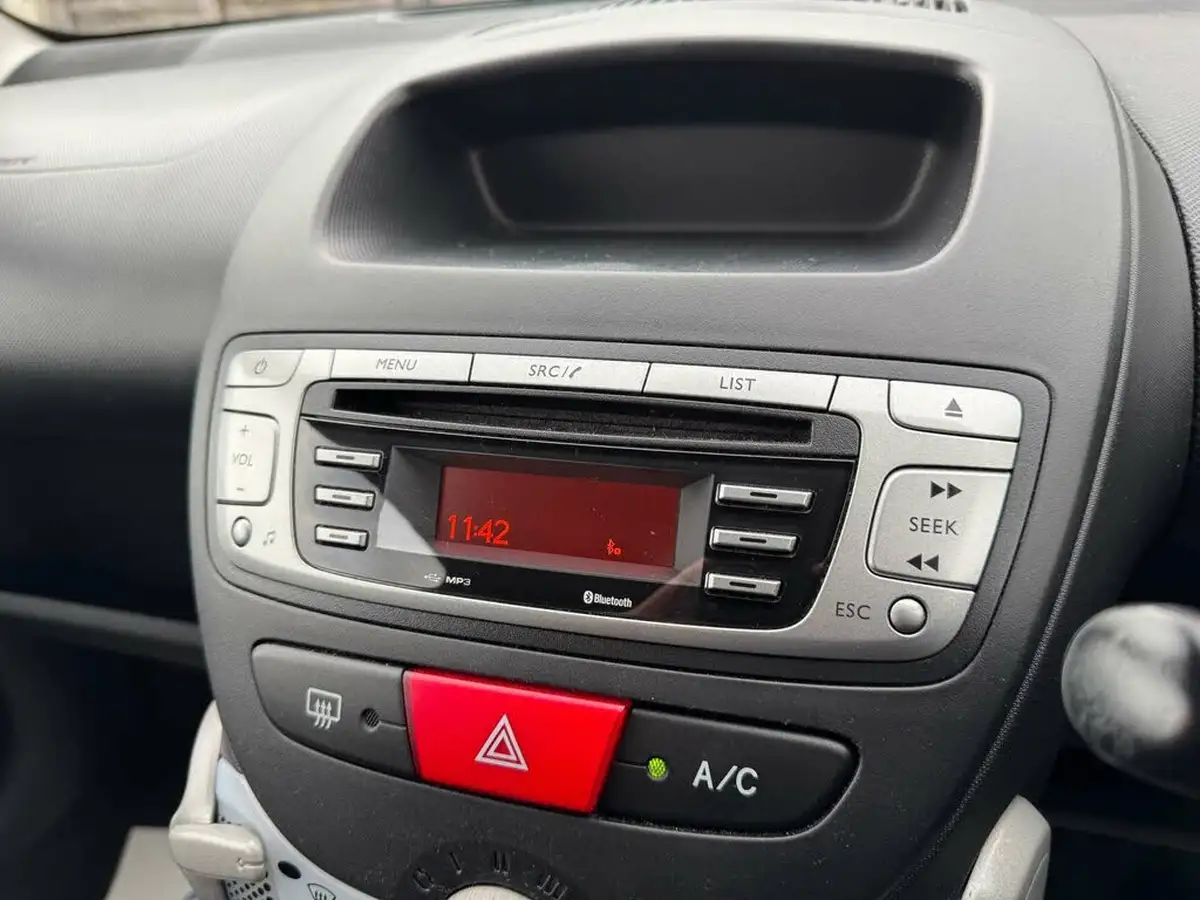 2013-citroen-c1-10-vtr-3d-big-14