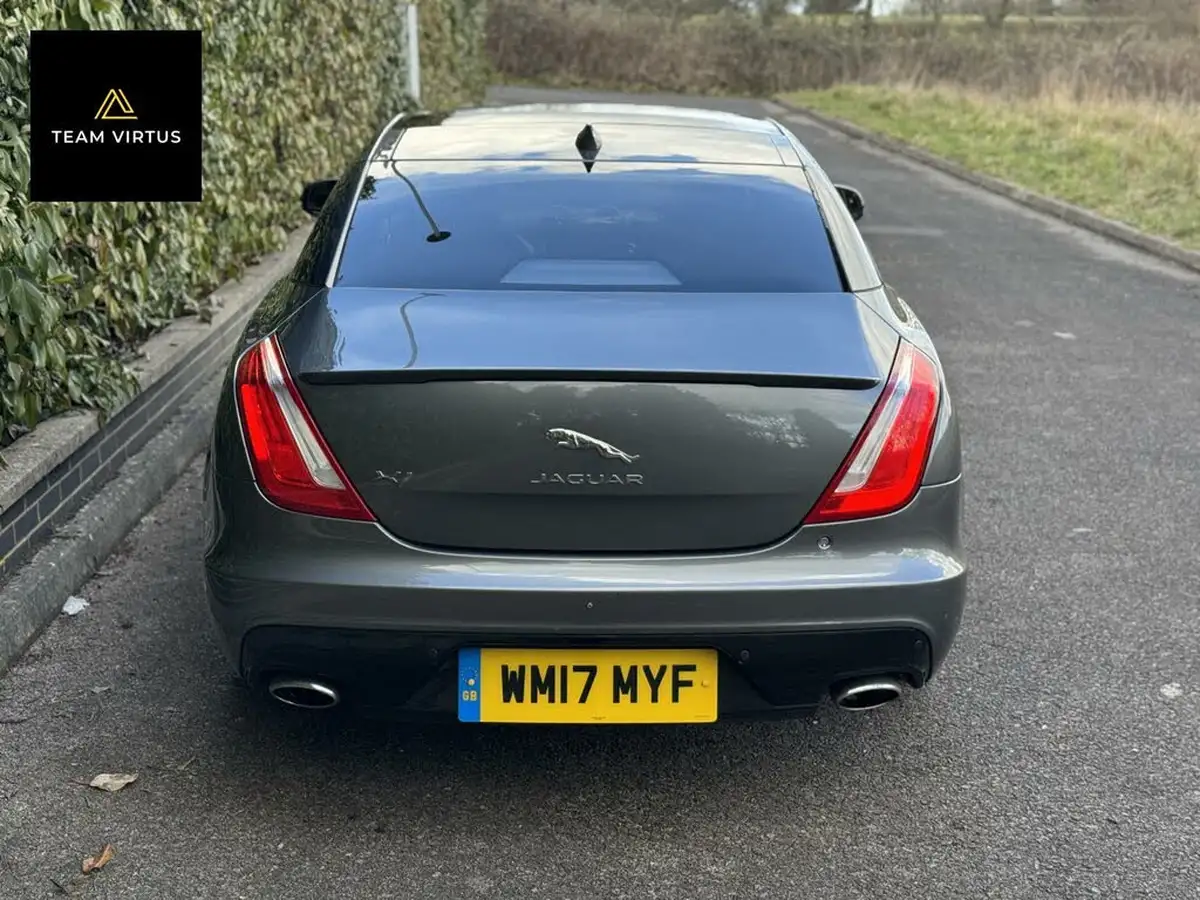 2017-jaguar-xj-series-30-xj-r-sport-big-20