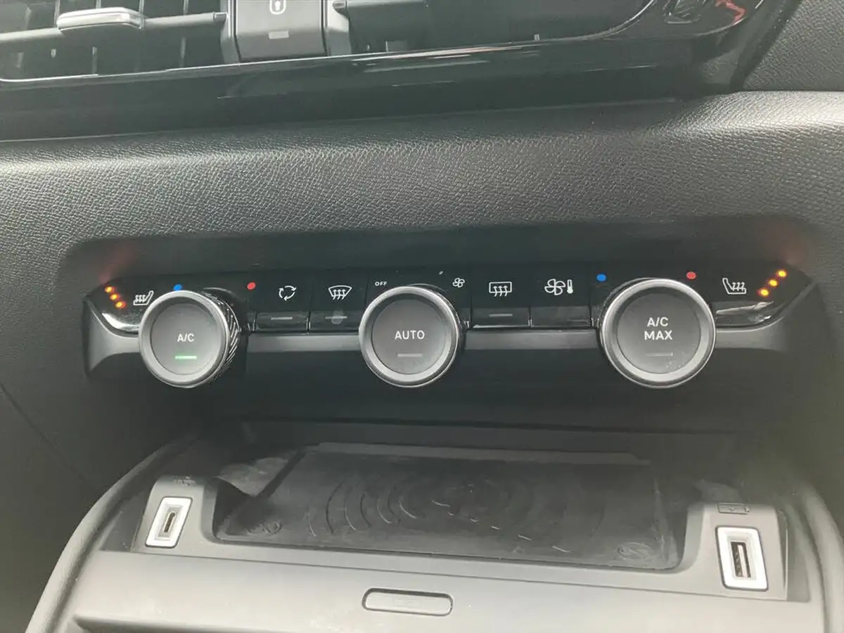 2022-citroen-c4-12-puretech-shine-plus-130ps-big-26