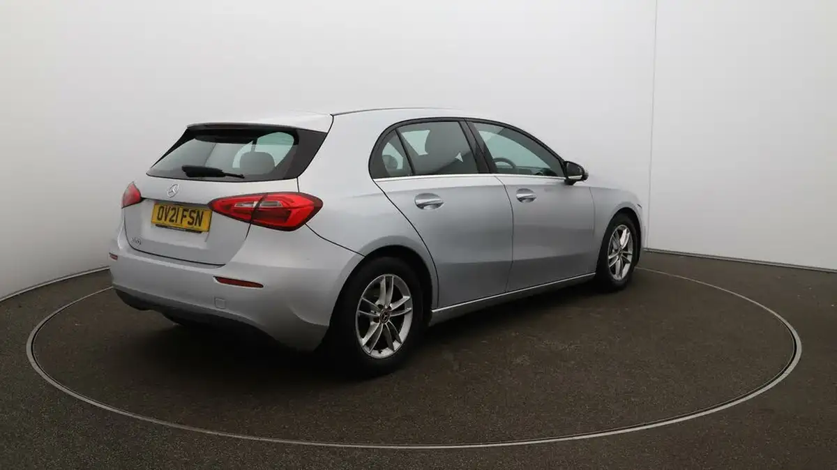 2021-mercedes-benz-a-class-13-a180-se-big-44