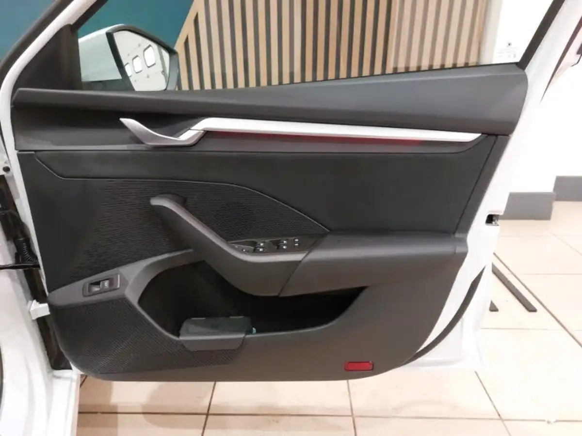 2024-skoda-octavia-15-tsi-e-tec-first-edition-estate-big-9