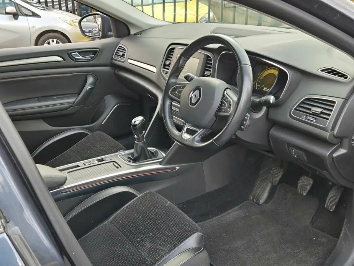 2016-renault-megane-12-tce-dynamique-nav-130bhp-hatchback-5d-big-23