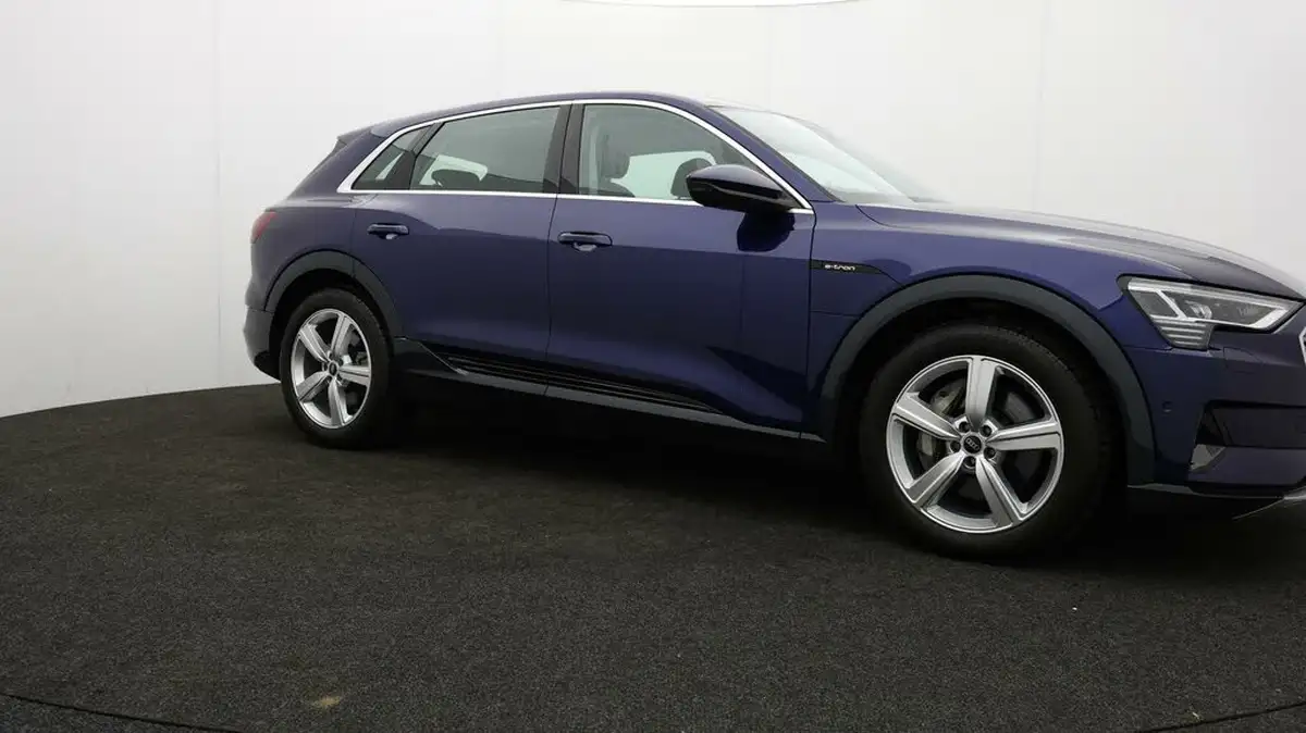 2022-audi-e-tron-50e-technik-station-wagon-big-38