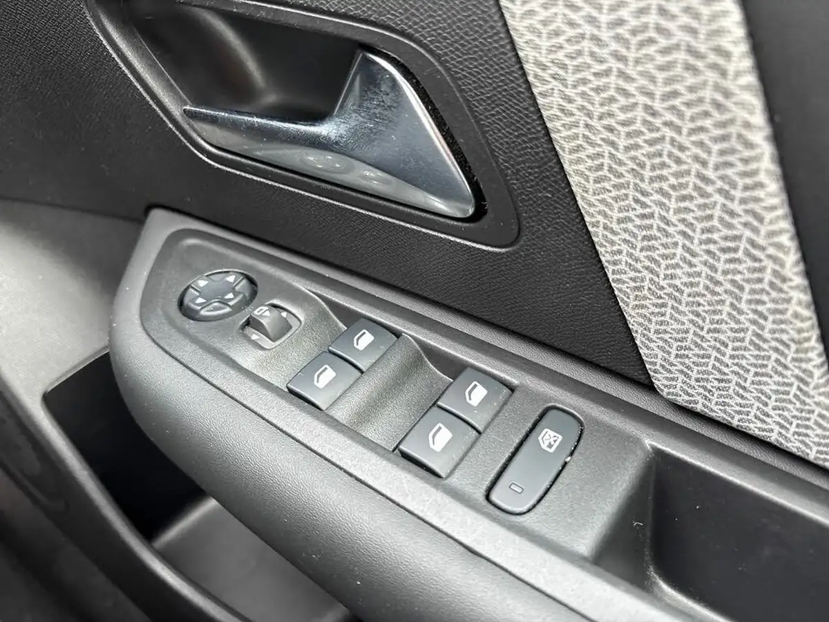 2021-citroen-c4-12-puretech-sense-plus-eat8-big-17