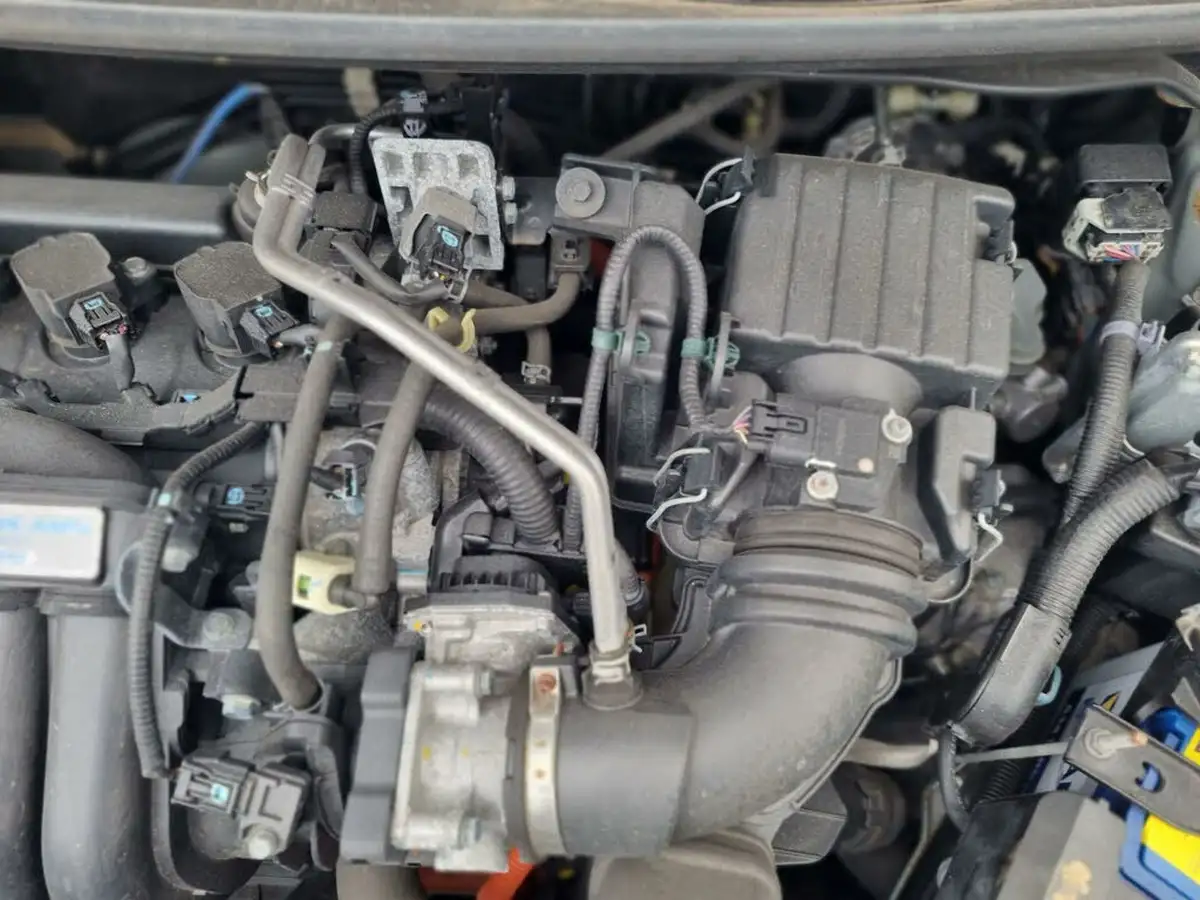 2014-honda-fit-hybrid-big-44