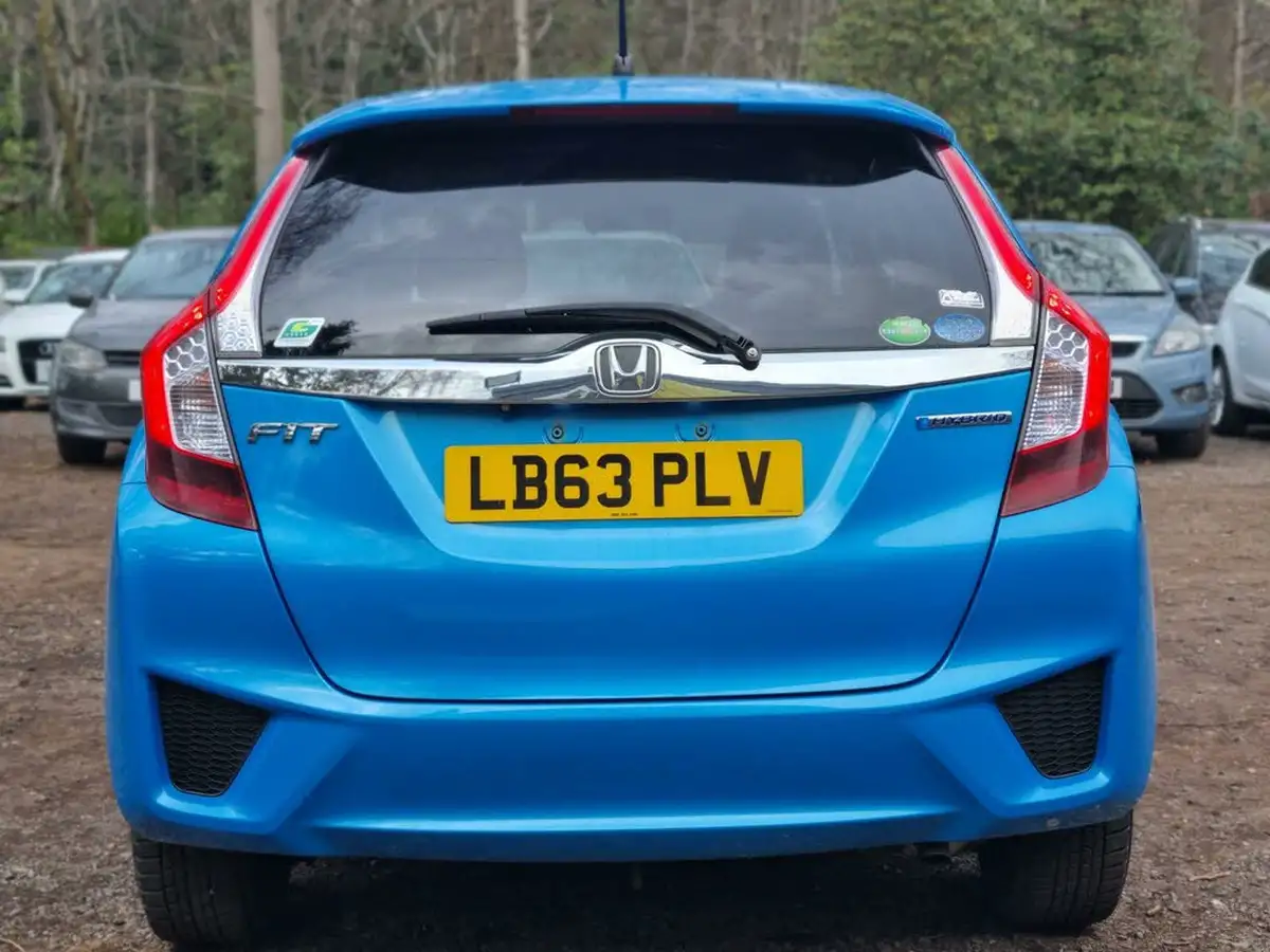 2014-honda-fit-hybrid-big-16