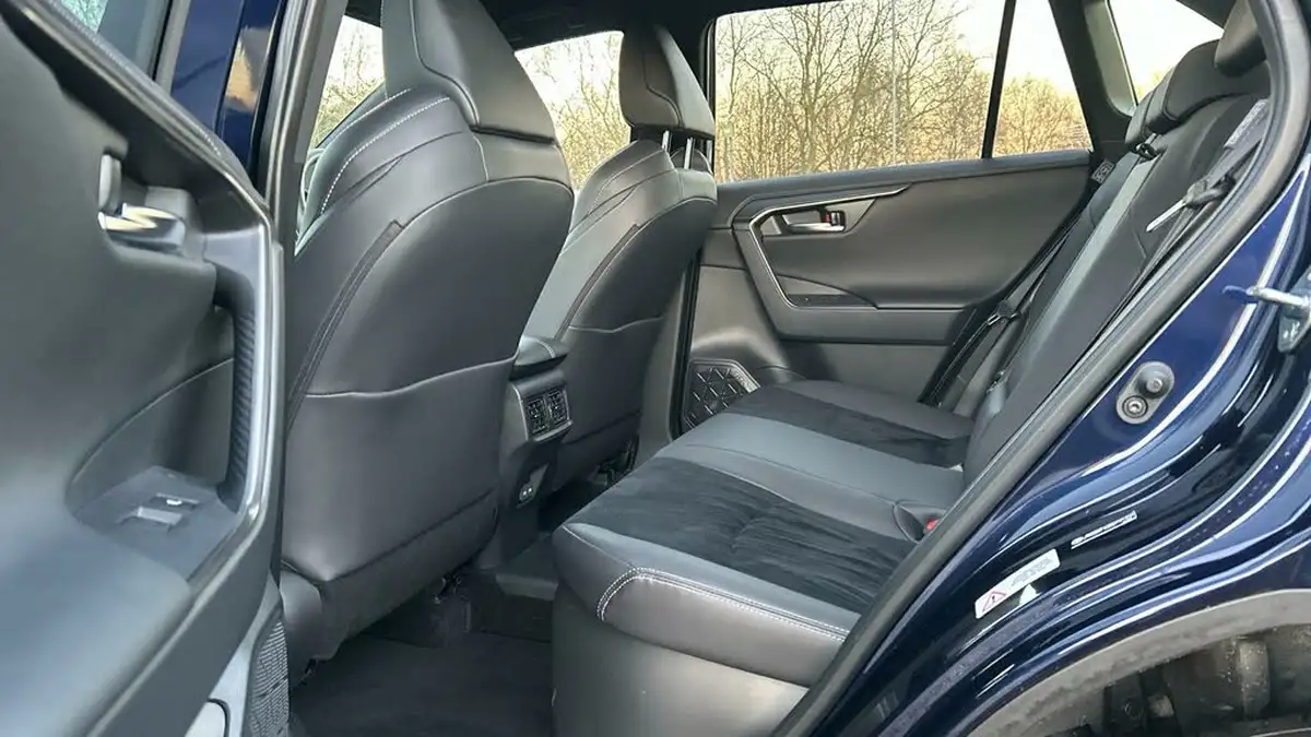 2024-toyota-rav4-25-vvt-i-gr-sport-302bhp-plug-in-big-12