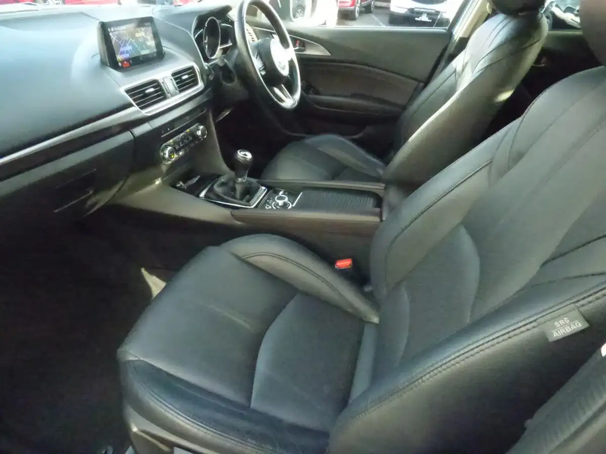 2017-mazda-mazda3-20-sport-nav-165ps-skyactiv-g-hatchback-5d-big-14