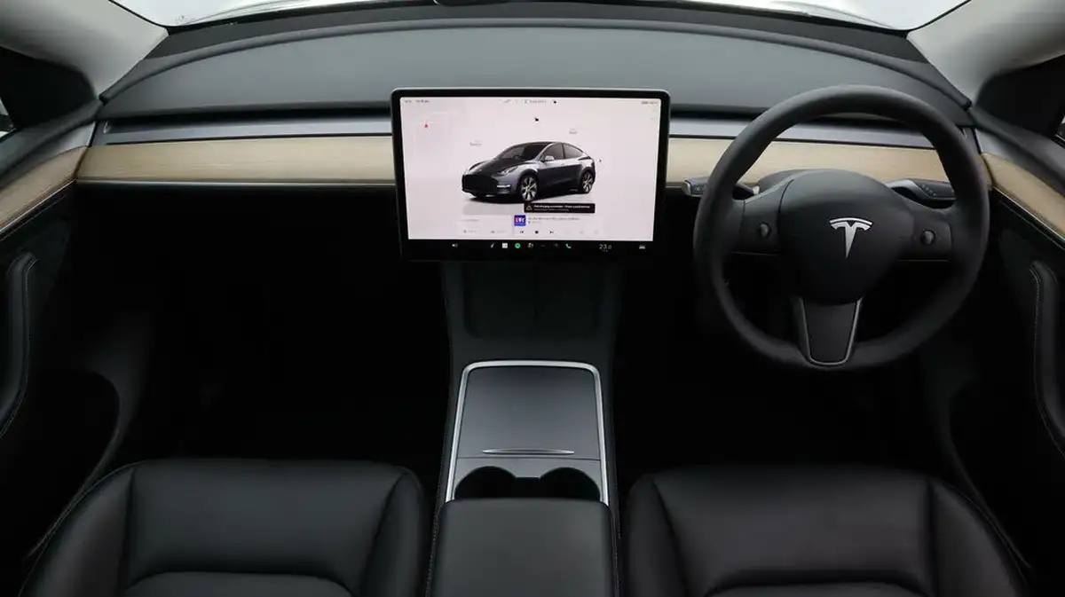 2022-tesla-model-y-e-long-range-big-13