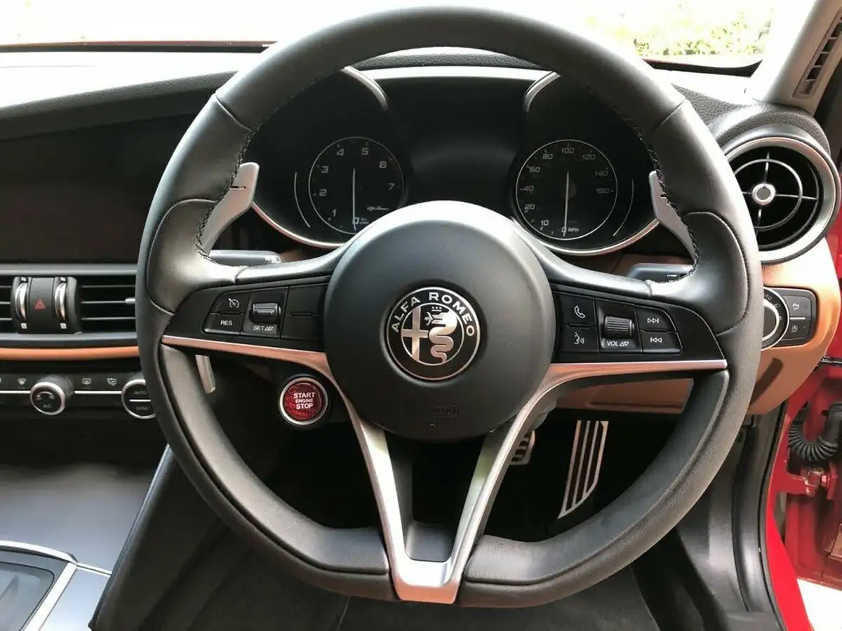 2017-alfa-romeo-giulia-20-veloce-big-9